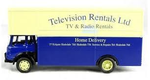 Hornby R7013 Box Van Television Rentals - 1:76 Scale