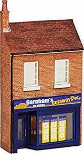 Bachmann Scenecraft 44-280 Low Relief Garnham's Getaways - OO Scale