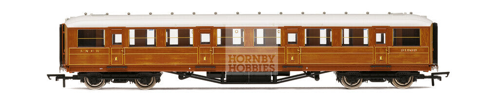 Hornby R4827A LNER 61ft 6in Corridor First Class COach '31869' - OO Gauge