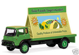 Hornby R7016 Advertising Lorry, Fine Food Supermarkets - 1:76 Scale