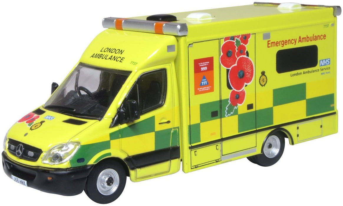 Oxford Diecast 76MA007 Mercedes Ambulance London  - 1:76 (OO) Scale