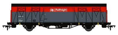 Rapido Trains 910006 Ferry Van (1/227) No.DB787181 in BR Railfreight Red / Grey Livery (ZSX TOPS code) - OO Gauge