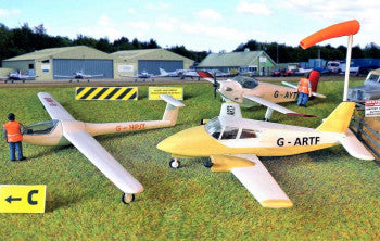 Gaugemaster GM443 Fordhampton Airfield Planes and Gliders Plastic Kit -  OO Scale