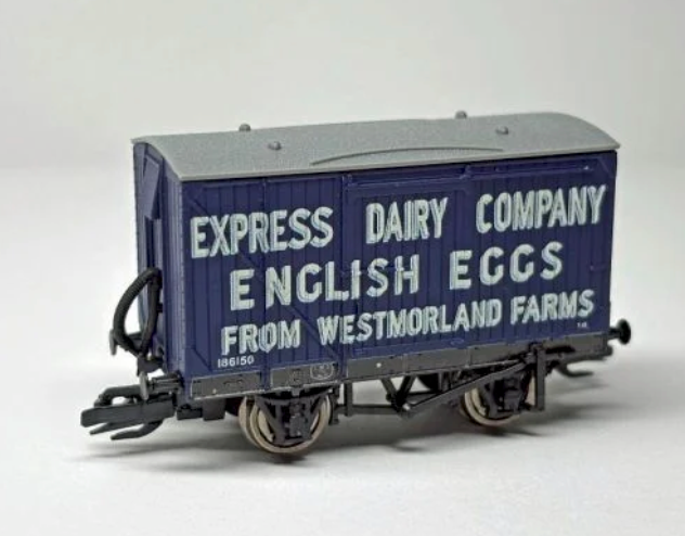 Peco TTR1304P - LMS/BR Grey 9ft wheelbase Van - "Express Dairy" - TT Gauge