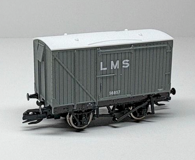 Peco TTR1301M - LMS/BR Grey 9ft wheelbase Van - "LMS" - TT Gauge