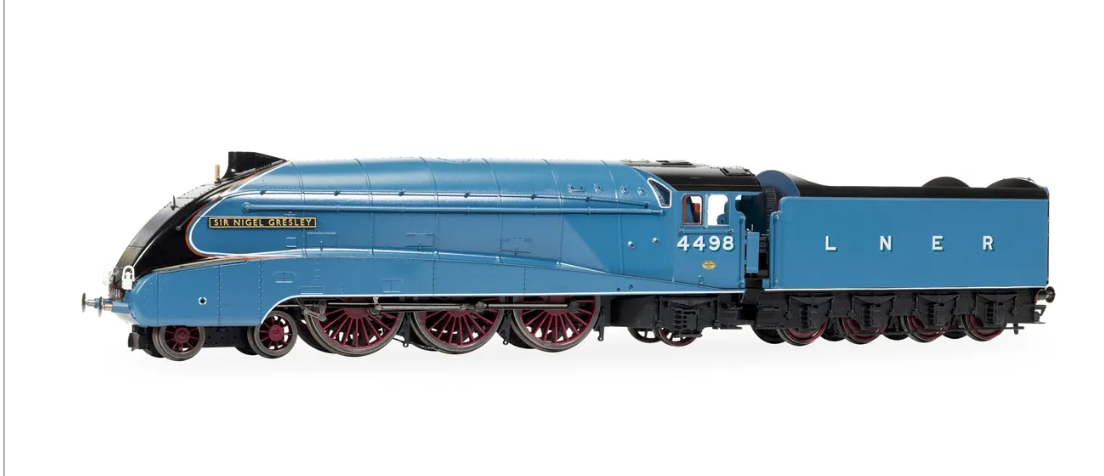 R30555 LNER - Class A4 - 4498 'Sir Nigel Gresley' with figure - Limited Edition (150th Anniversary Collection) OO Gauge