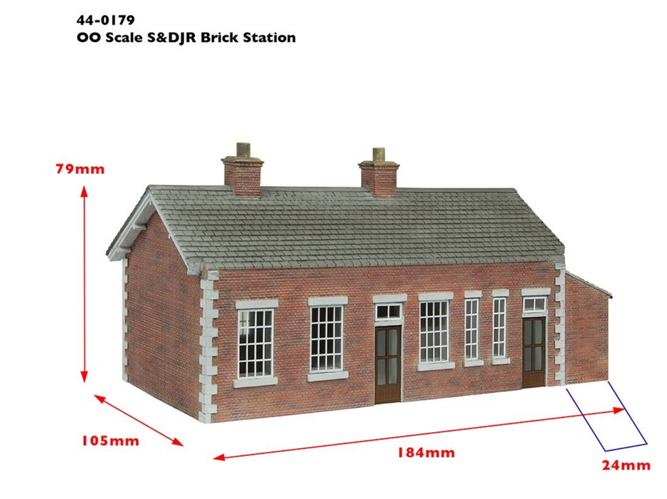 Bachmann Scenecraft 44-0179A S&DJR Brick Station - Green and Cream - OO Gauge