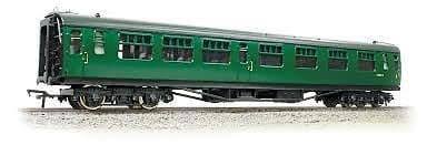 Graham Farish 374-440 Bulleid Second Corridor Coach BR Green - N Scale - Pre-Owned