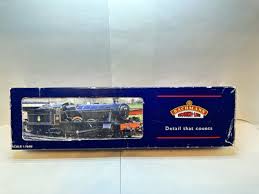 SH Bachmann 33-777 Modified Hall Class Steam Locomotive Number 6962 named 'Soughton Hall' GW Lined Green- OO Gauge - Pre-Owned