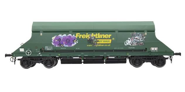 Dapol 7F-026-005G1 HIA in Flreightliner Green (Heavy Haul) Limestone Hopper 369002 with Graffiti - O Gauge