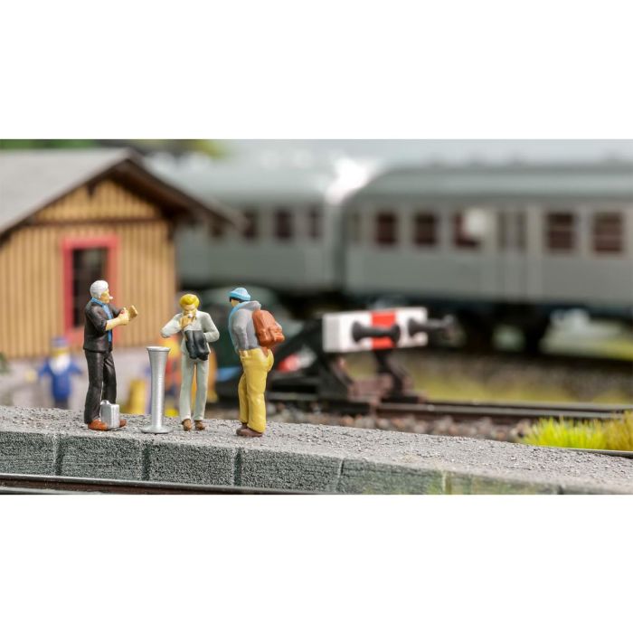 Noch 16604 'Smoke Break' Funny Scenes Figures Set - OO / HO Scale