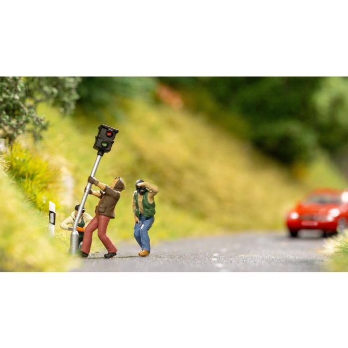 Noch 16611 'Too Fast' Funny Scenes Figures Set - OO / HO Scale