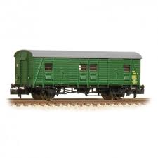 Graham Farish 374-416 Southern Passenger Luggage Van BR (SR) Green - N Scale - Pre-Owned