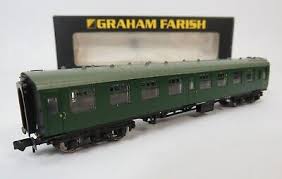 Graham Farish 374-063 MK1 SK Corridor Second Coach BR Green (SR)-N Gauge - Pre-Owned