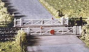 Ratio 234 Level Crossing Gates, N Gauge