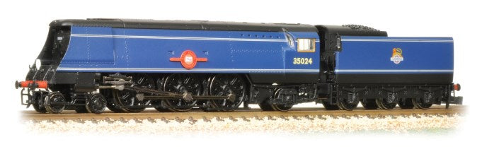 Graham Farish 372-310 Merchant Navy Class 4-6-2 35024 'East Asiatic Company' Blue Livery with early emblem - N Gauge