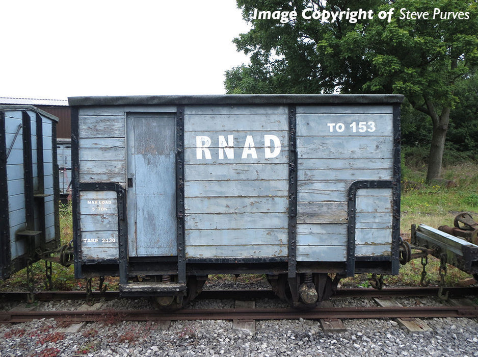 Bachmann 393-100 RNAD Enclosed End Brake Van in RNAD Grey - OO9 Scale