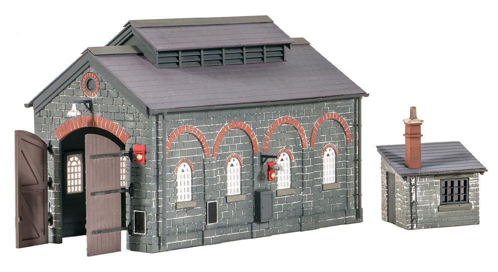 Ratio 522 Engine Shed including Hut (176mm x 90mm x 120mm) Plastic Kit - OO / HO Scale