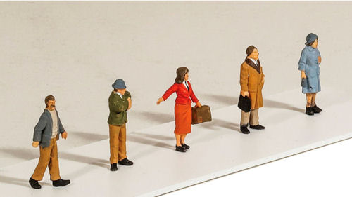 Peco Model Scene 5302 Standing People (5) Figure Set - OO Scale