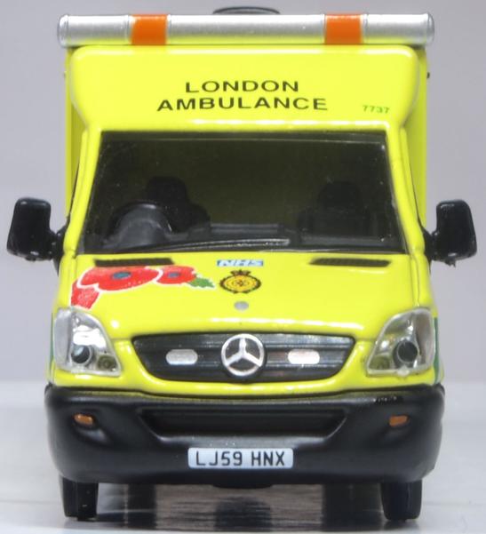 Oxford Diecast 76MA007 Mercedes London Ambulance Remembrance Day, 1:76 Scale