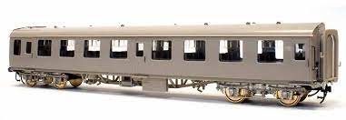 Lionheart Trains / Dapol 7P-001-103 BR Mk1 WR Chocolate and Cream Coach SO Number W3789-  O Gauge (1:43 Scale)