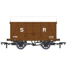 Rapido Trains 927004 SECR 10T Van No.47162 SR Brown (PRE 36) Diagram 1426- OO Gauge