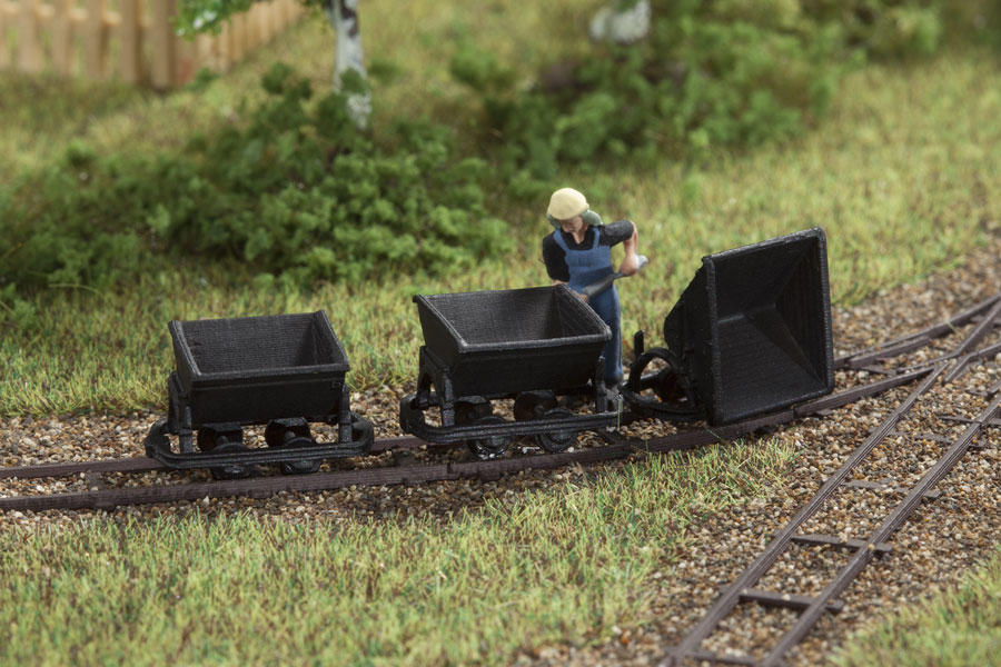 Auhagen 43-702 Replica Narrow Gauge Tipper Wagons (Non Operating Model) - TT Scale