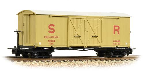 Bachmann 393-030 Bogie Covered Goods Wagon SR Insulated - OO9 Scale
