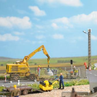 Busch 1024 Construction Site Fence (Contains 5 panels 40mm long 23mm high) - OO / HO Scale