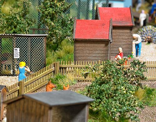 Busch 6006 Picket Fencing Kit  - OO / HO Scale