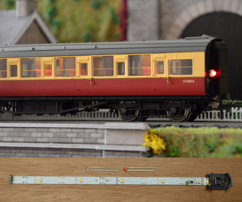 Train Tech CL22 Automatic Coach Lighting - Warm White with Flickering Tail Light - OO / HO Scale