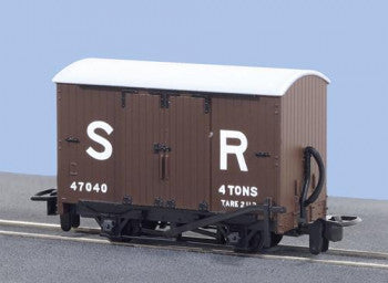 Peco GR-221E Box Van Wagon Nr 47040 in SR Grey Livery - OO9 Scale