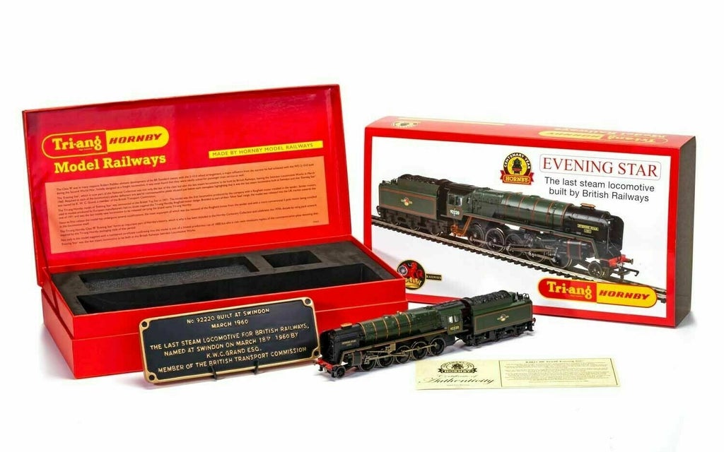 Hornby R3821 Class 9F 2-10-0 92220 "Evening Star" in BR Green with late crest ** Centenary Year Limited Edition Pack *