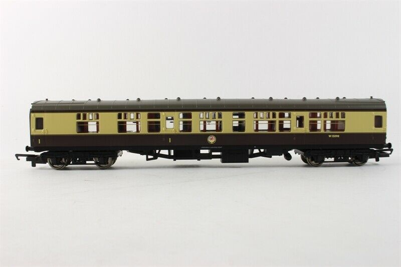 Hornby R4209A (Former Railroad Range) BR Mk1 Composite Coach (Western Region) Number W15098 - OO Gauge