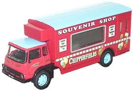 Oxford Diecast CH020 Chipperfield Mobile Shop - 1:76 Scale ** Only 1 in Stock. Pre-owned but original packing intact - Certicificate 2307 of 2500**