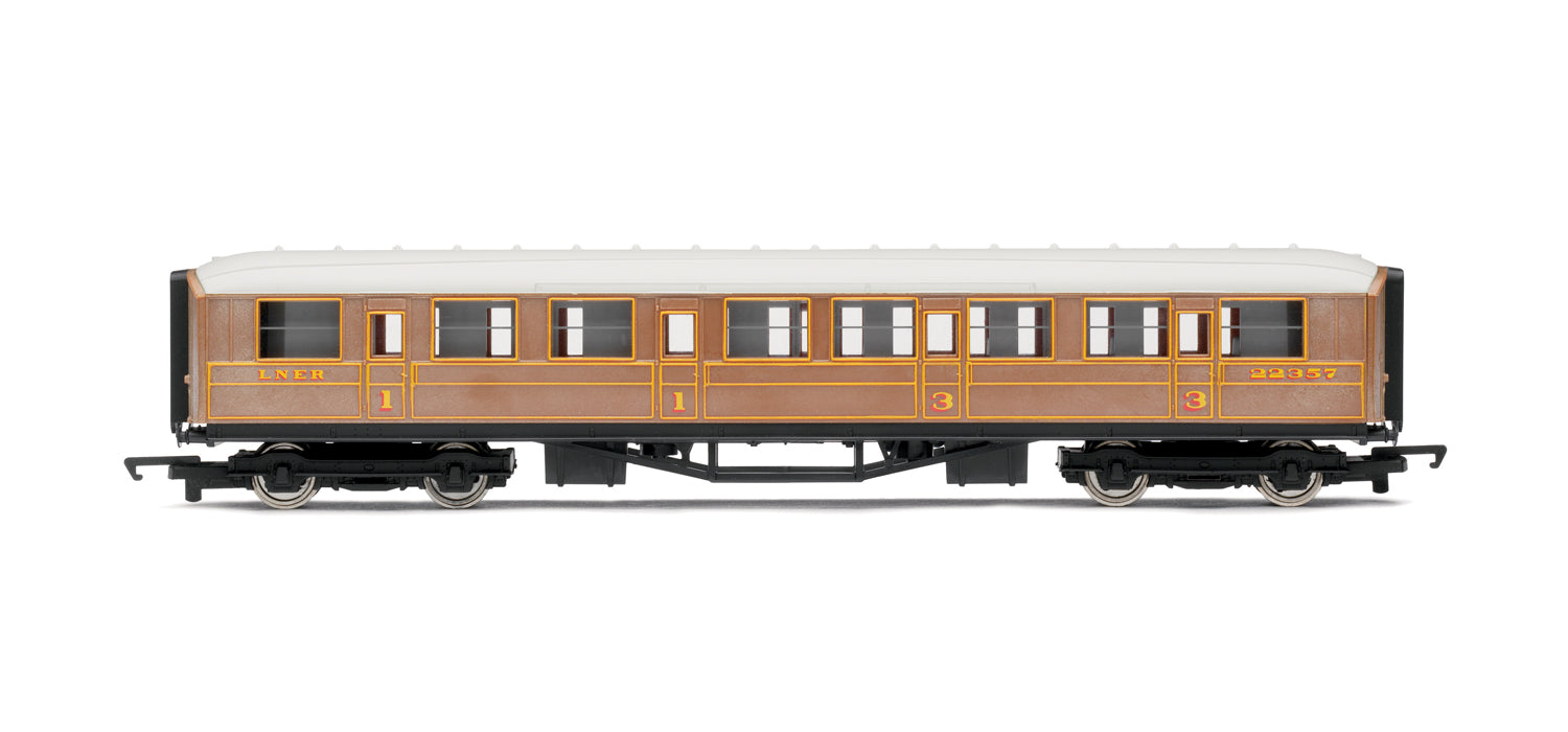 Hornby R4332 (Railroad Range) LNER Teak Composite Coach - OO Gauge