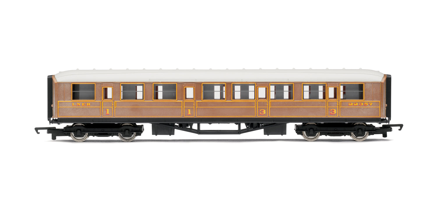 Hornby Railroad R4332 LNER Teak Composite Coach - OO Gauge
