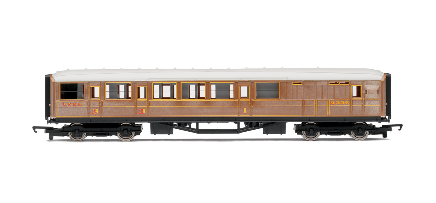 Hornby Railroad Range R4333 LNER Teak Brake Coach - OO Gauge
