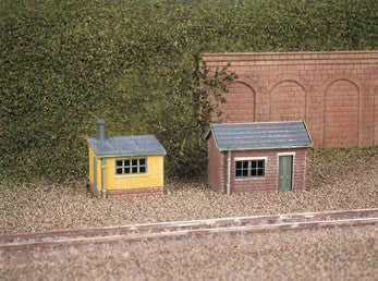 Ratio 237 Lineside Huts (2 types - 1 x wood / 1 x brick) - N Scale