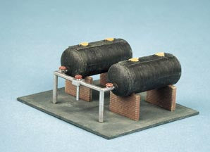 Ratio 315 Oil Tanks with Supports & Pipework Kit - N Scale