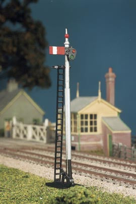 Ratio 467 GWR Round Post Unpainted Signal Kits - OO Scale