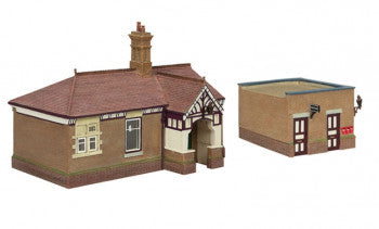 Bachmann Scenecraft 44-090C Bluebell Waiting Room and Toilet (Pre-built) LB & SCR Livery - OO Scale