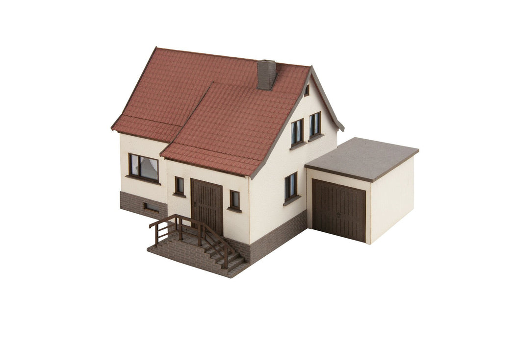 Noch 66604 Small Residential House With Garage - OO Gauge