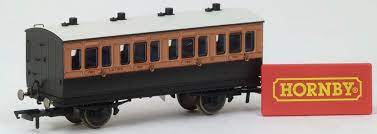 Hornby R40107 L & SWR 4 Wheel 1st Class Coach No.123(With Lights)- OO Gauge