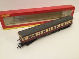 Hornby R4187A BR Autocoach W192W Crimson and Cream Livery - OO Gauge